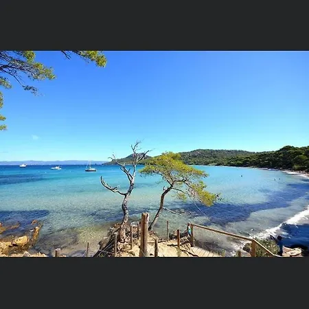 Pieds Dans L'eau Vue Les Mimosas * Bormes-les-Mimosas